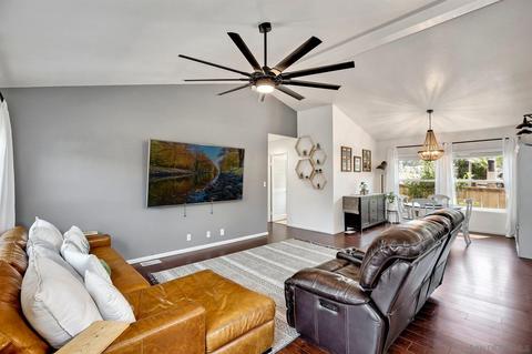 2341 Mapleleaf Dr, Vista, CA 92081 photo 4