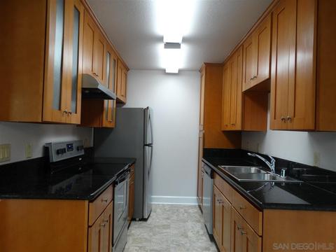 8524 Via Mallorca #B, La Jolla, CA 92037 photo 2