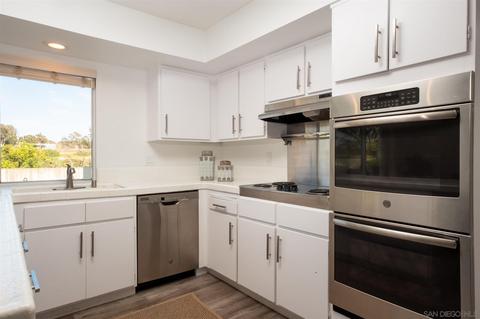 8373 Prestwick Dr, La Jolla, CA 92037 photo 7