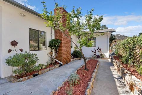 25751 Hillcrest Ave, Escondido, CA 92026 photo 2