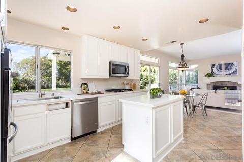 1306 Woodview Dr, Oceanside, CA 92056 photo 9