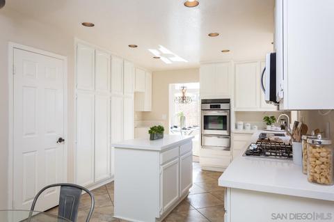 1306 Woodview Dr, Oceanside, CA 92056 photo 12