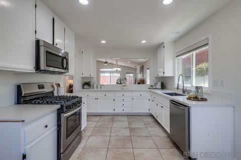 1584 Jonathon St, Vista, CA 92083 photo 8