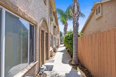 528 Emerald Ave, El Cajon, CA 92020 photo 2