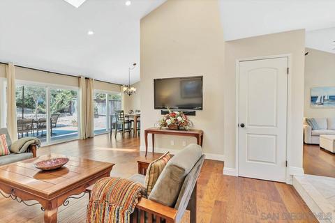 1041 Silver Stallion Dr, Vista, CA 92081 photo 8