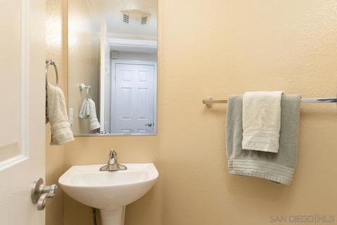 2001 Courage St, Vista, CA 92081 photo 13