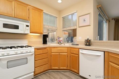 2001 Courage St, Vista, CA 92081 photo 11