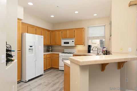 2001 Courage St, Vista, CA 92081 photo 10