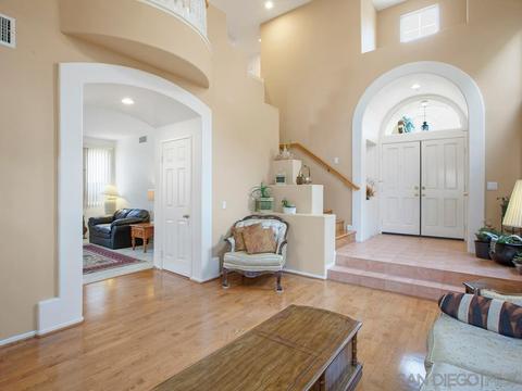 2453 Bear Rock Gln, Escondido, CA 92026 photo 2
