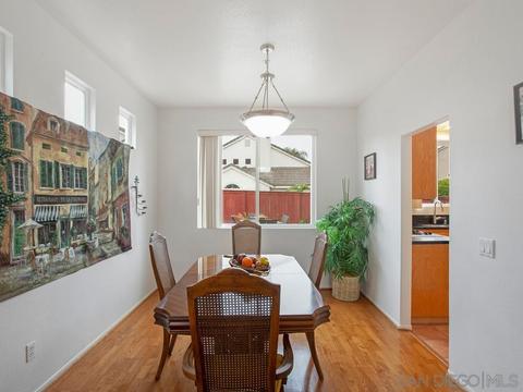 2453 Bear Rock Gln, Escondido, CA 92026 photo 6