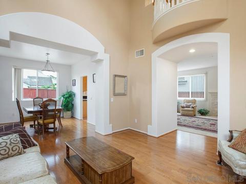 2453 Bear Rock Gln, Escondido, CA 92026 photo 3