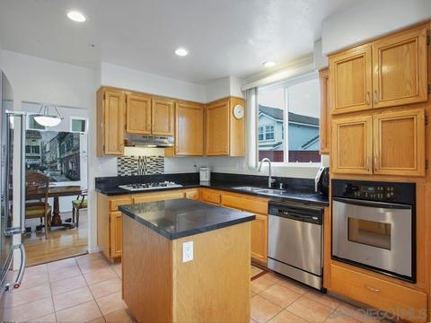 2453 Bear Rock Gln, Escondido, CA 92026 photo 13