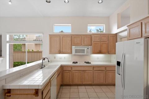 837 Calle Montera, Escondido, CA 92025 photo 9