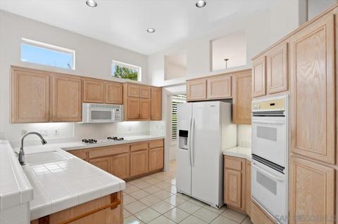 837 Calle Montera, Escondido, CA 92025 photo 8