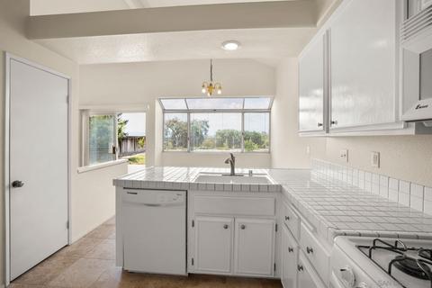 4946 Wildwood Dr, Oceanside, CA 92057 photo 18