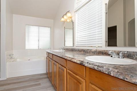 1579 Mallorca Dr, Vista, CA 92081 photo 26