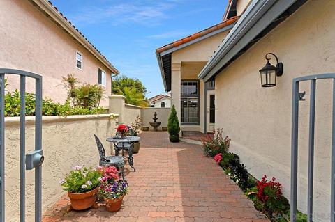 1579 Mallorca Dr, Vista, CA 92081 photo 5
