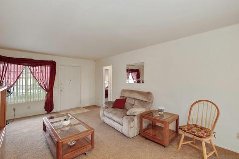 4557 Royal Oak Dr, Oceanside, CA 92056 photo 4