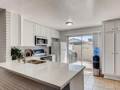 8175 Paradise Valley Ct, Spring Valley, CA 91977 photo 2