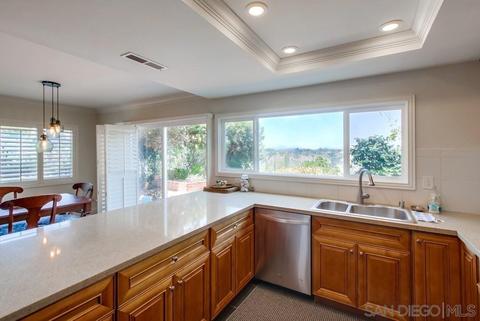 5897 Desert View Dr, La Jolla, CA 92037 photo 10