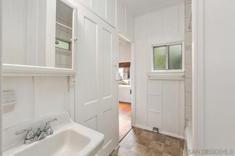 1277 Cave St, La Jolla, CA 92037 photo 24