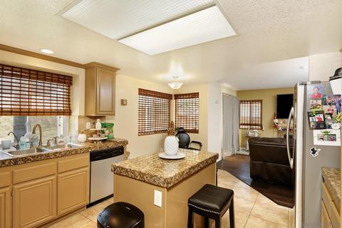 210 Royal Glen Dr, Fallbrook, CA 92028 photo 1