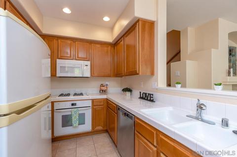 3071 Via Maximo, Carlsbad, CA 92009 photo 7