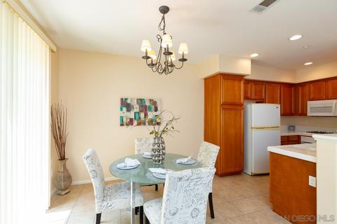 3071 Via Maximo, Carlsbad, CA 92009 photo 4