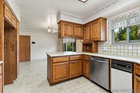 9360 Loren Dr, La Mesa, CA 91942 photo 8