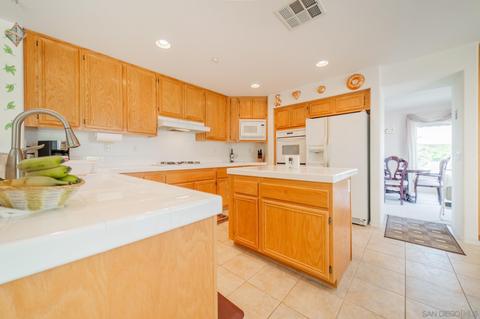 10026 Challenger Cir, Spring Valley, CA 91978 photo 15