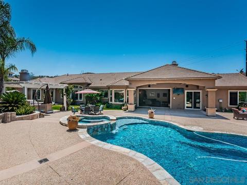 12801 Gate Dr, Poway, CA 92064 photo 3
