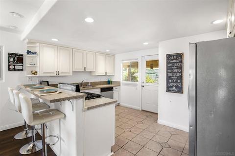 8626 Rinda Ln, Spring Valley, CA 91977 photo 3