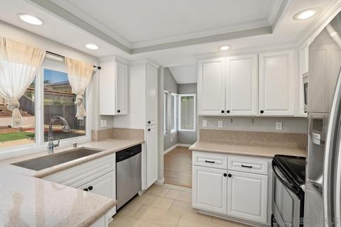 1098 Red Maple Dr, Chula Vista, CA 91910 photo 8