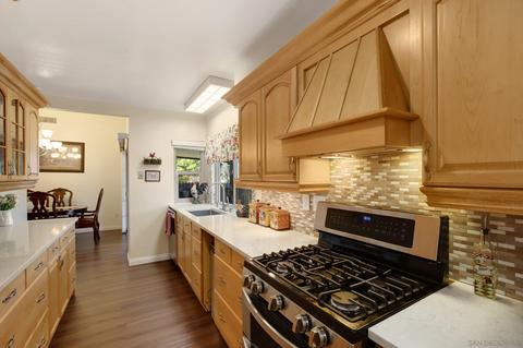 702 Nob Cir, Vista, CA 92084 photo 10
