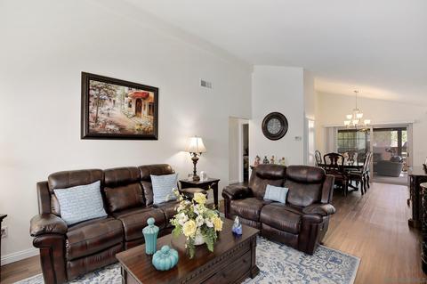 702 Nob Cir, Vista, CA 92084 photo 6