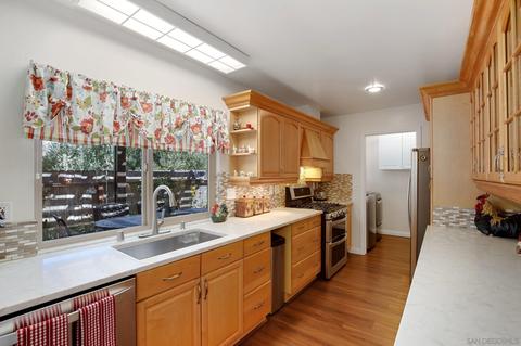 702 Nob Cir, Vista, CA 92084 photo 8