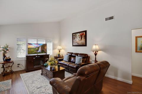 702 Nob Cir, Vista, CA 92084 photo 3