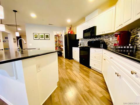 3535 Emerald Ln, Lancaster, CA 93535 photo 5