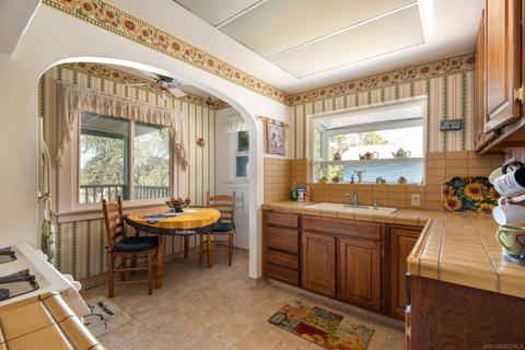 8092 Vista Dr, La Mesa, CA 91941 photo 17