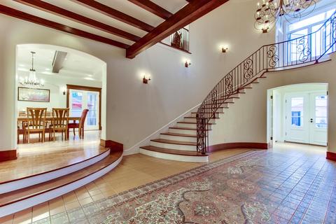 1010 Olive Ave, Coronado, CA 92118 photo 3
