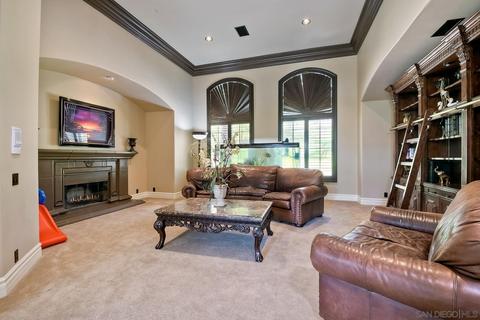 636 Rolling Hills Rd, Vista, CA 92081 photo 9