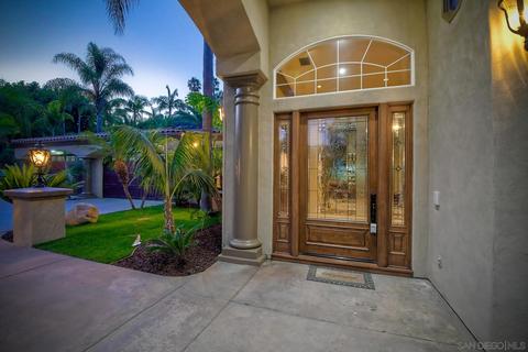 636 Rolling Hills Rd, Vista, CA 92081 photo 5