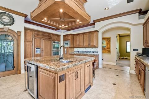 636 Rolling Hills Rd, Vista, CA 92081 photo 12