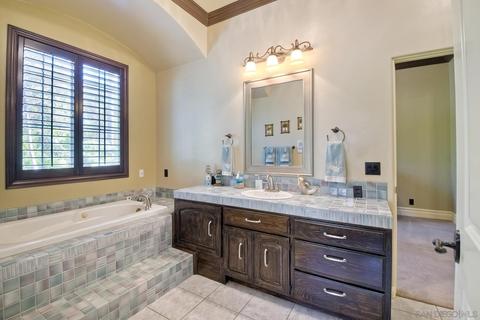 636 Rolling Hills Rd, Vista, CA 92081 photo 25