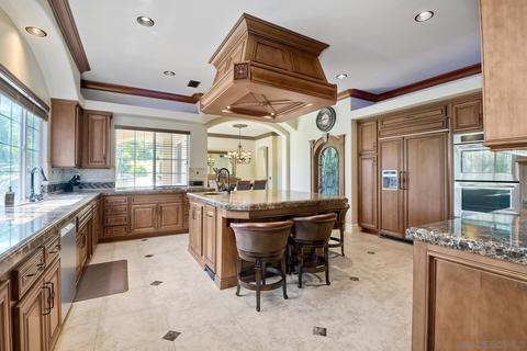 636 Rolling Hills Rd, Vista, CA 92081 photo 15