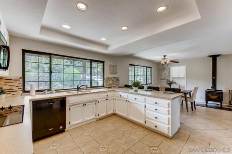 1062 Via Unidos, Fallbrook, CA 92028 photo 11