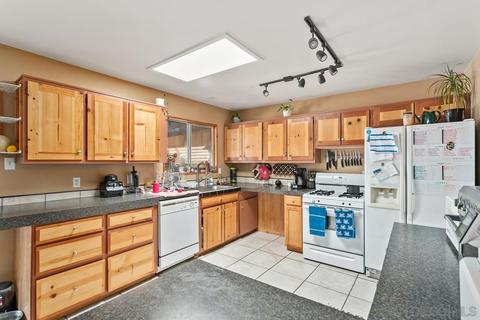 1143 Hackamore Rd, Vista, CA 92083 photo 2