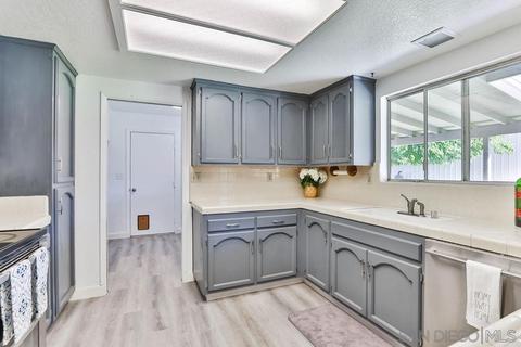 1042 11th St, Ramona, CA 92065 photo 3