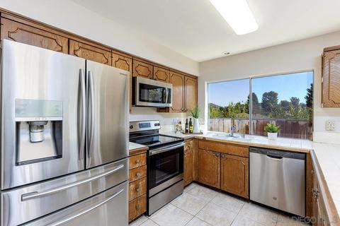 2241 Iris Ln, Escondido, CA 92026 photo 10