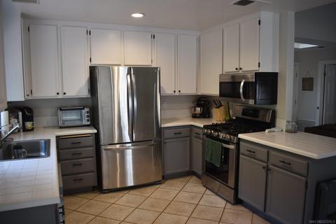 1856 Loreto Gln, Escondido, CA 92027 photo 3